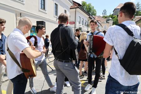 Kamnik danes v znamenju maturantske četvorke, v kateri je zaplesalo preko 200 maturantk in maturantov (8)